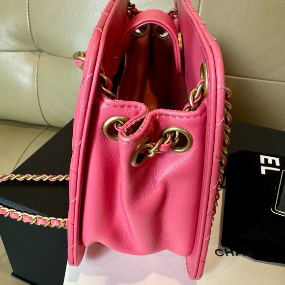 CHANEL▪️Quilted Calfskin Chain CC Small Accordion Tote Gold Hardware - Picture 5 of 15